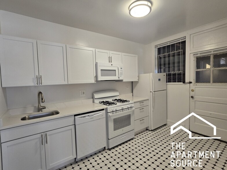 Building Photo - 1503 W Chase Ave