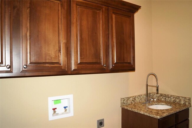 Building Photo - 17408 Braken Dr