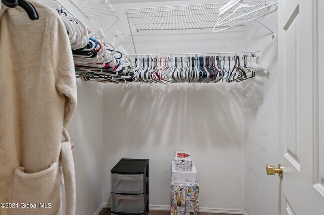 Building Photo - 9 Oxford Dr