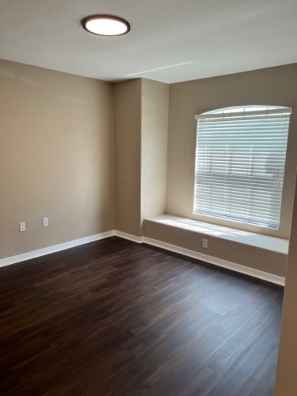 Building Photo - 3821 Covington Ln