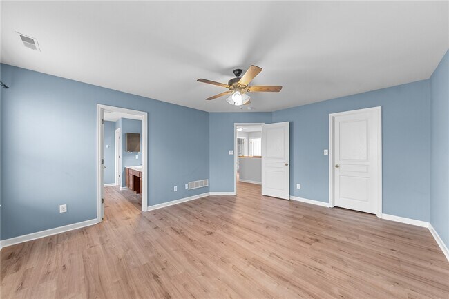 Building Photo - 467 Parkgate Dr