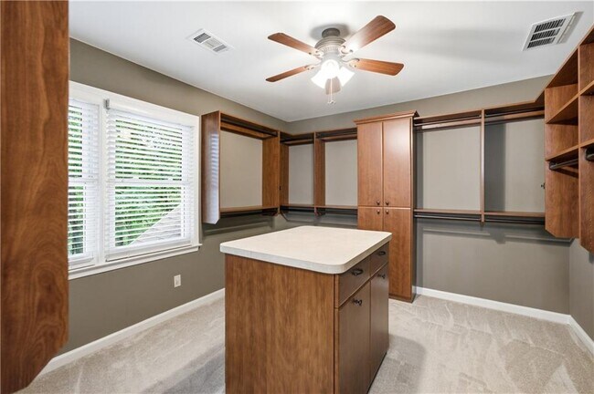Building Photo - 5525 Hampstead Way