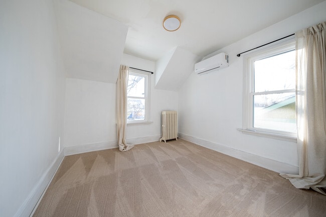 Building Photo - 3832 18th Ave S