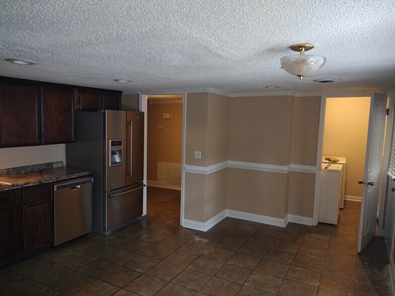 Kitchen, laundry, making chores easy - 107 Via Eldorado Dr