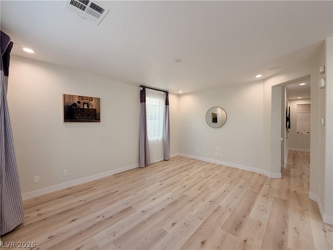 Building Photo - 10150 W Glen Aire Ave
