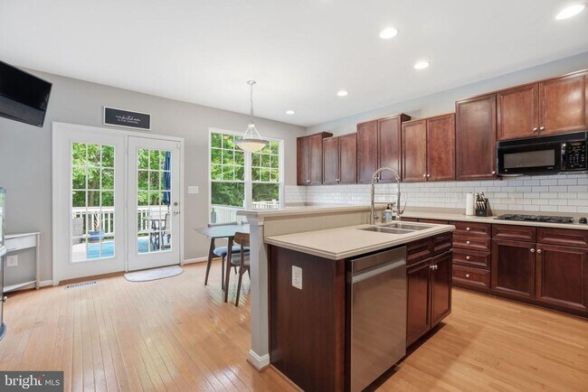 Building Photo - 8133 Dove Cottage Ct
