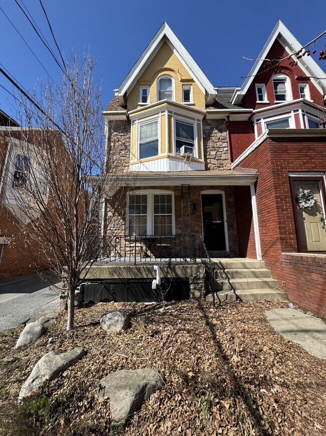 Building Photo - 126 College Ave