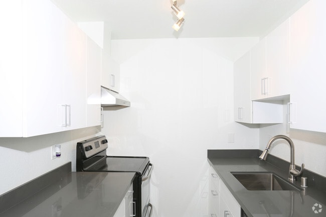 Studio, 1BA - 180FLATS