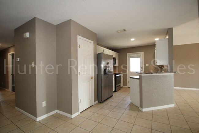 Building Photo - Quiet Area with No Backyard Neighbors