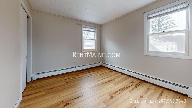 Building Photo - 198 Main Rd N