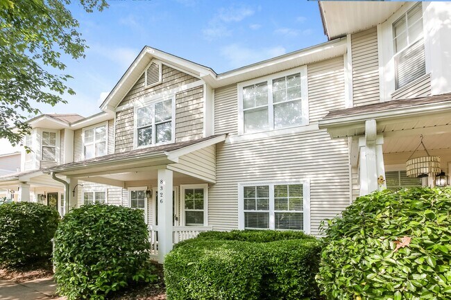 Building Photo - 2 Bedroom, 3 Bathroom Townhouse near Lake ...