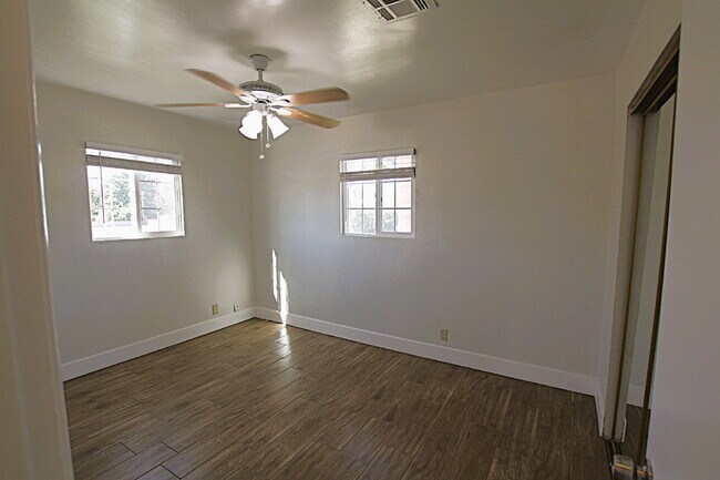 Building Photo - Rare Find in the Coveted Cheery Lynn Historic District!