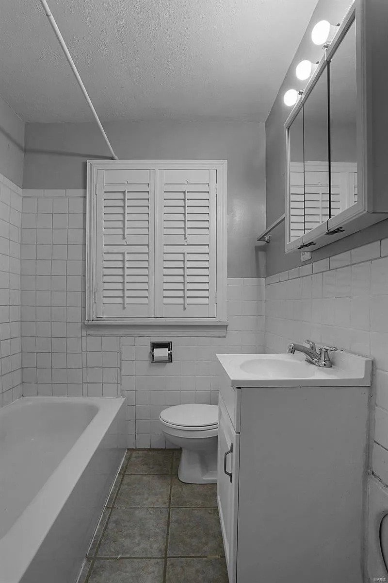 1st Floor Bathroom - 806 Elsworth Pl