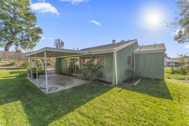 Building Photo - "Charming 2-Bed, 2-Bath Gem with RV Access in Santa Clarita!"