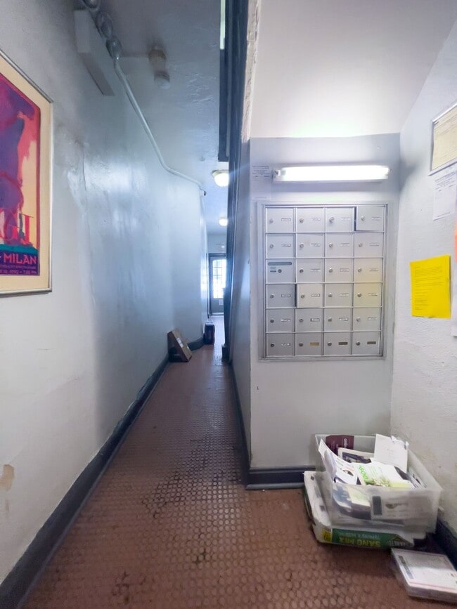 Building Photo - 99 Perry St