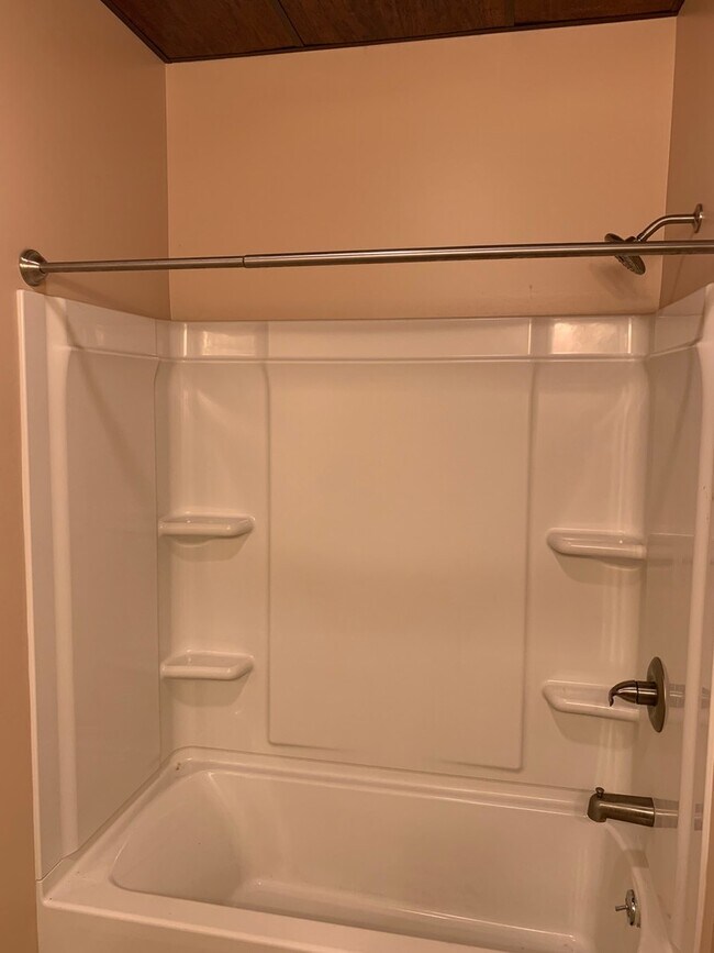 Building Photo - 405 Hampshire St