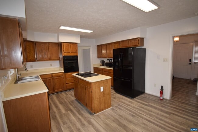 Building Photo - 3364 Dogwood Dr