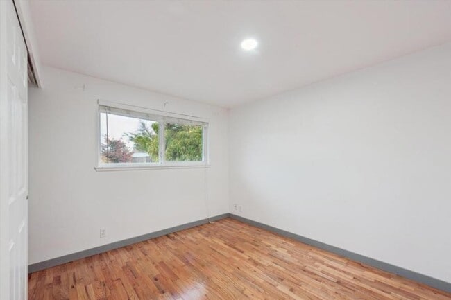 Building Photo - 3 bedroom in Renton WA 98058