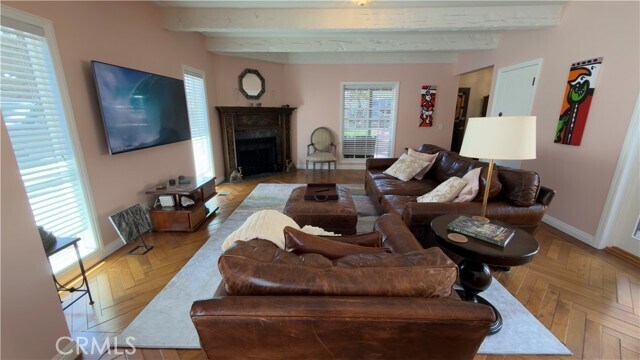 Building Photo - 327 Aster St