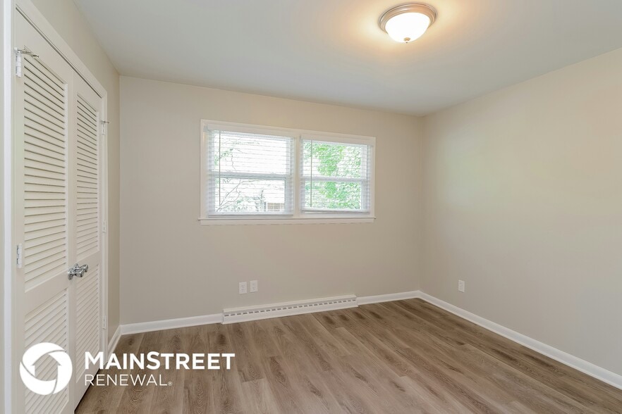 Building Photo - 2940 Wesleyan Ln