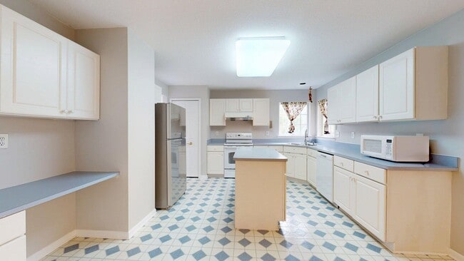 Building Photo - 4890 N Ridgeside Cir