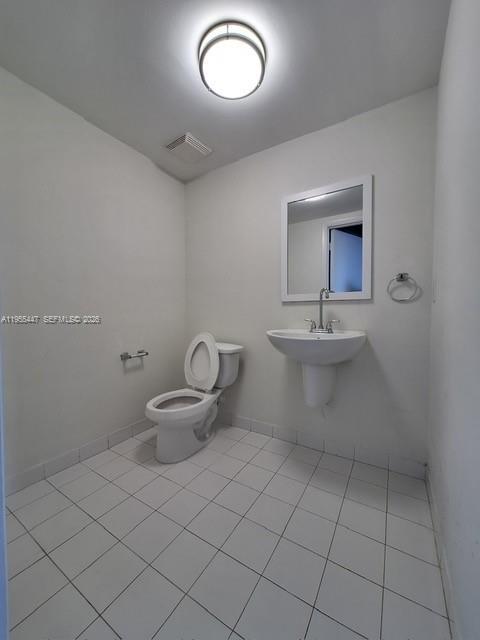 Building Photo - 690 SW 1st Ct