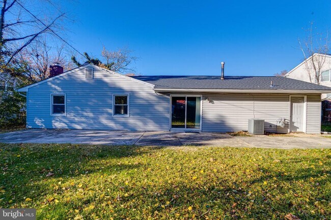 Building Photo - r12211