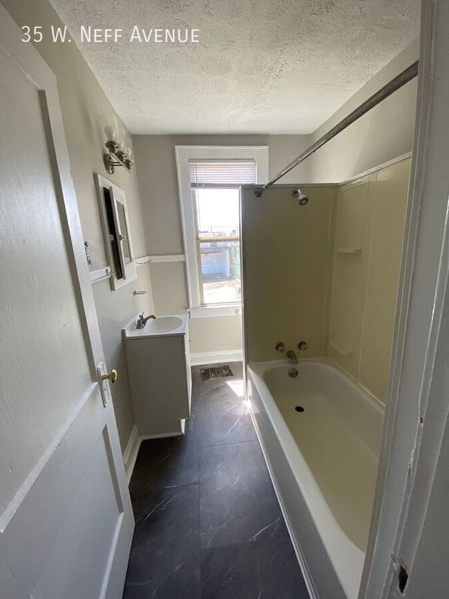 Building Photo - 35 W Neff Ave