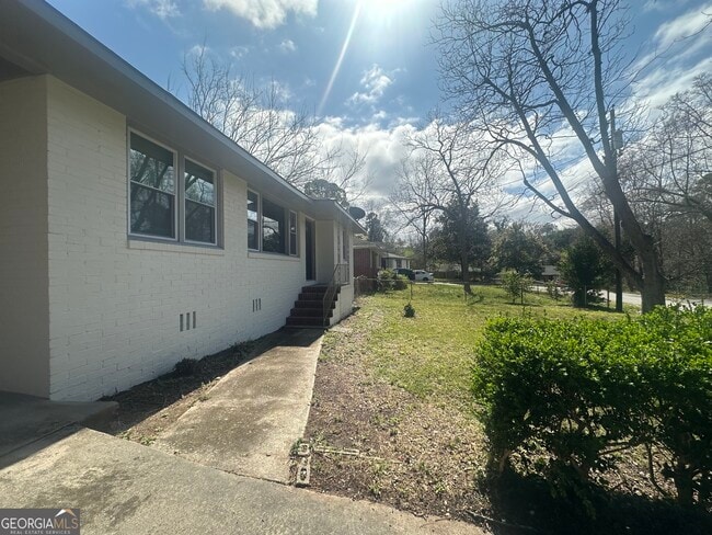 Building Photo - 1112 N Beddingfield Dr