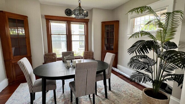 Building Photo - 531 Glenwood SE