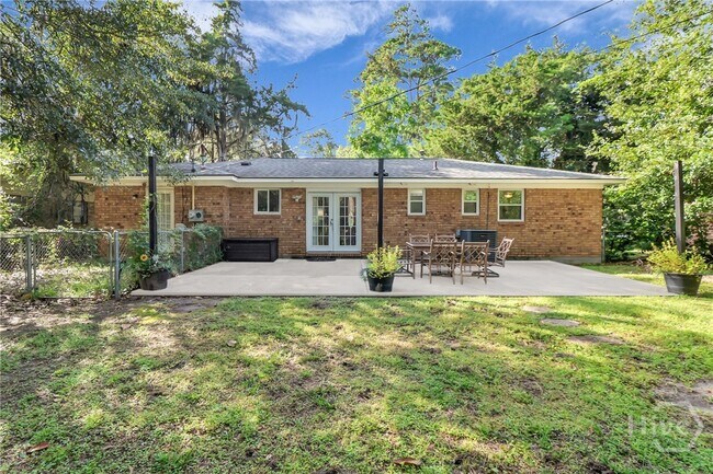 Building Photo - 125 Nassau Dr