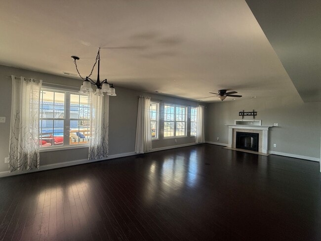 Building Photo - Amazing home with custom touches and in-ground pool