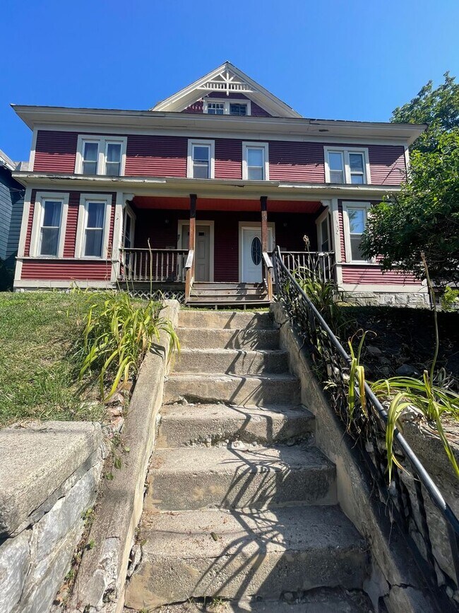 Building Photo - 57-59 Holbrook St