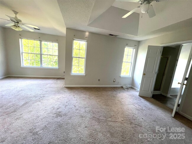 Building Photo - 7608 Henderson Park Rd