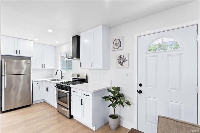 Building Photo - 1 Bedroom 1 Bath Detached House for Rent in Uptown Whittier