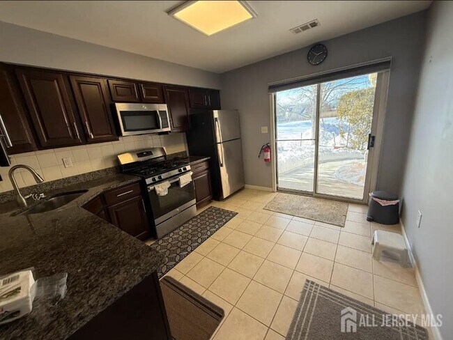 Building Photo - 942 Thomas Ave