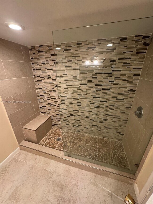 Building Photo - 6521 Racquet Club Dr