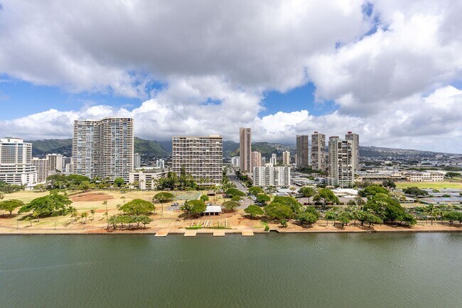 Building Photo - Renovated Unfurnished 2 bedroom, 1.5 bath ...