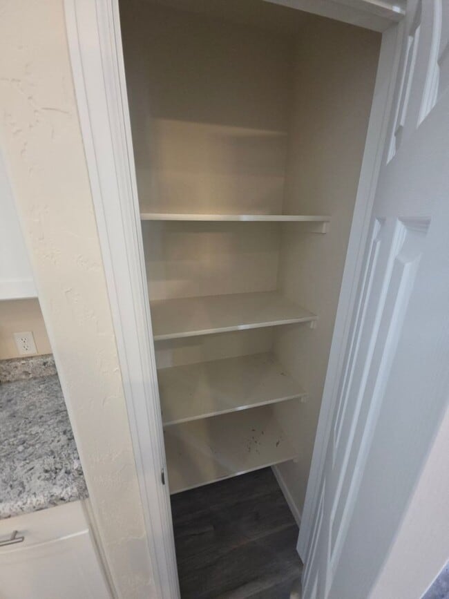Building Photo - PRIME location Townhome!!