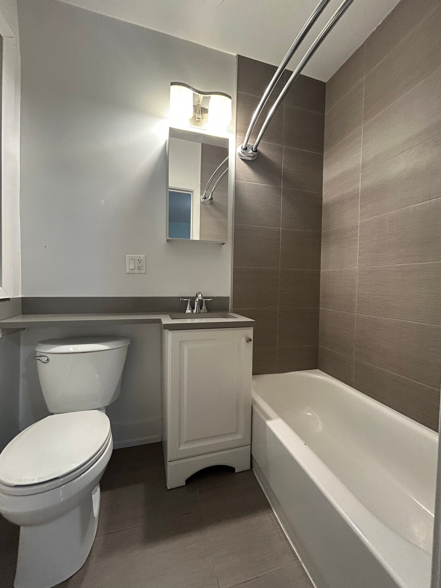 Building Photo - 545 Chestnut St