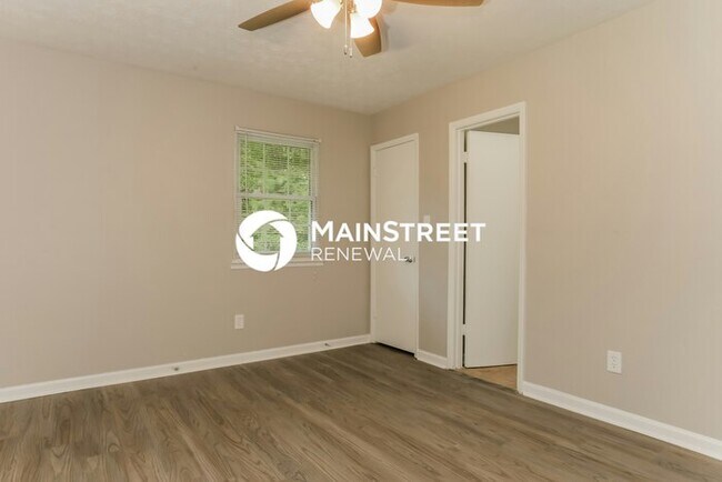 Building Photo - 3 Bedroom Pet-Friendly Home in Ellenwood, GA with Main Street Renewal