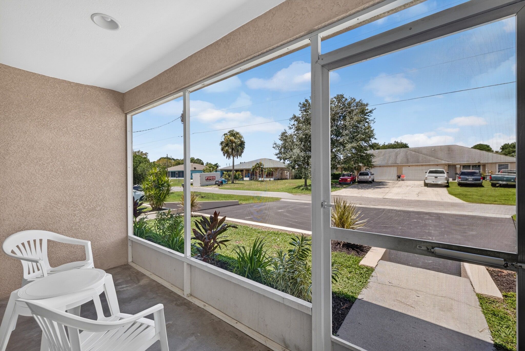 Screened-In Lanai - the perfect spot to enjoy a cup of coffee - 217 Ichabod Ave