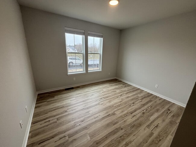 Building Photo - 549 Calvin Ln