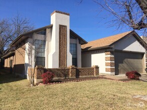 Building Photo - 704 Sunrise Ct