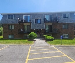 Building Photo - 176 Maple Ave