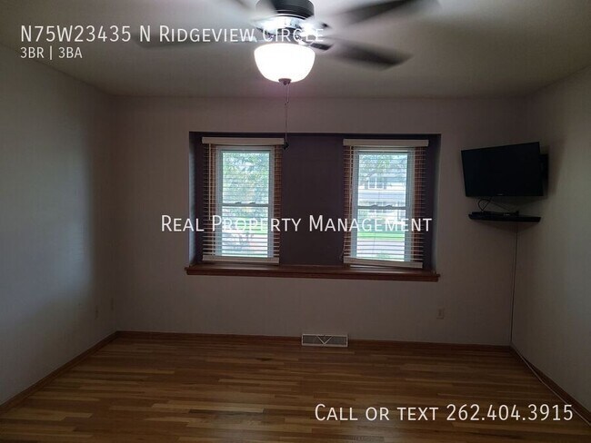 Building Photo - N75W23435 N Ridgeview Cir