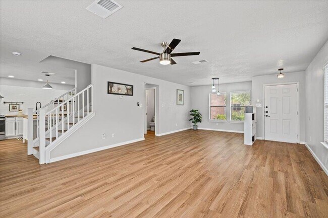 Building Photo - 2411 Glen Field Dr