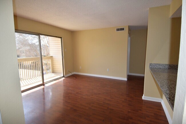 Building Photo - 6747 Quail Hollow Ct