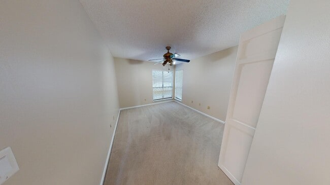 Building Photo - Beautiful 3 bedroom, 2 bathroom, house .