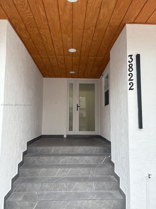 Building Photo - 3822 NE 171 St